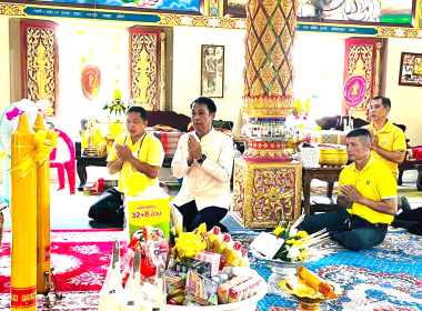 ถวายเทียนพรรษา และจตุปัจจัยไทยธรรม ... Image 2