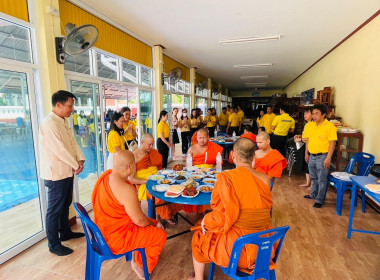 ถวายเทียนพรรษา และจตุปัจจัยไทยธรรม ... Image 15
