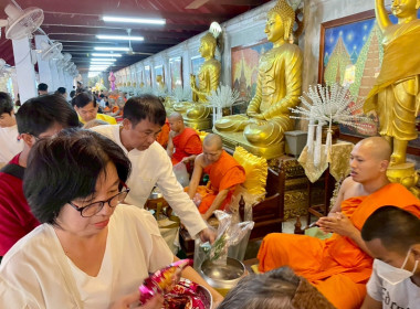 พิธีทำบุญตักบาตรข้าวสารอาหารแห้งเนื่องในวันวิสาขบูชา ... พารามิเตอร์รูปภาพ 11