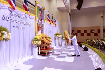 พิธีวางพวงมาลาถวายราชสักการะพระบาทสมเด็จพระปกเกล้าเจ้าอยู่หัว ประจำปี 2568 ... พารามิเตอร์รูปภาพ 1