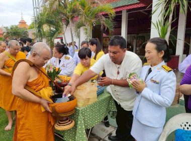 พิธีเจริญพุทธมนต์ และทำบุญตักบาตร ถวายพระราชกุศล ... พารามิเตอร์รูปภาพ 3