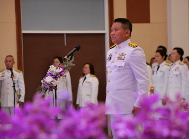 พิธีถวายเครื่องราชสักการะ วางพานพุ่ม ... Image 3