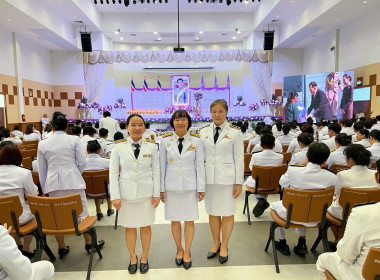 พิธีถวายเครื่องราชสักการะ วางพานพุ่ม ... Image 7