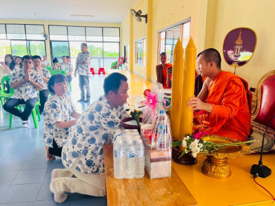 ทำบุญถวายเทียนพรรษา ผ้าอาบน้ำฝนและจตุปัจจัยเครื่องไทยธรรม Image 1