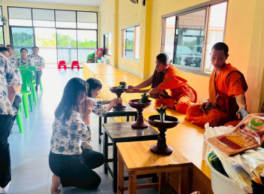 ทำบุญถวายเทียนพรรษา ผ้าอาบน้ำฝนและจตุปัจจัยเครื่องไทยธรรม Image 5