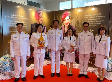 พิธีถวายเครื่องราชสักการะและวางพานพุ่ม ... พารามิเตอร์รูปภาพ 14