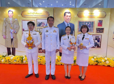 พิธีถวายเครื่องราชสักการะและวางพานพุ่ม ... พารามิเตอร์รูปภาพ 5