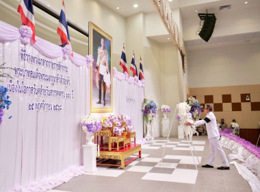 พิธีวางพวงมาลาถวายราชสักการะพระบาทสมเด็จพระมงกุฎเกล้าเจ้าอยู่หัว ... Image 1