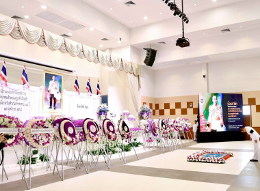 พิธีวางพวงมาลาถวายราชสักการะพระบาทสมเด็จพระมงกุฎเกล้าเจ้าอยู่หัว ... Image 2