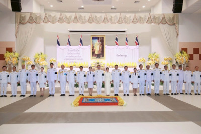 พิธีวางพุ่มดอกไม้หน้าพระบรมฉายาลักษณ์ ... Image 1