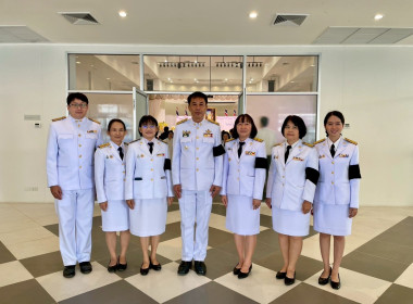 พิธีวางพุ่มดอกไม้หน้าพระบรมฉายาลักษณ์ ... Image 7