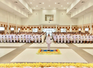 พิธีวางพุ่มดอกไม้หน้าพระบรมฉายาลักษณ์ ... Image 6