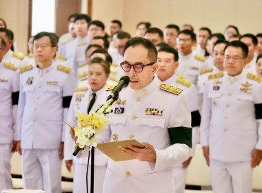 พิธีวางพุ่มดอกไม้หน้าพระบรมฉายาลักษณ์ ... Image 3