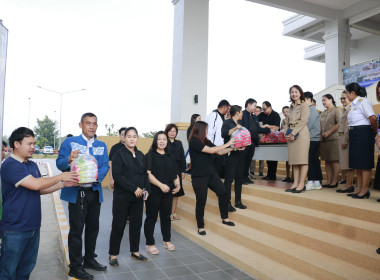 มอบสิ่งของเครื่องอุปโภคและบริโภคให้กับจังหวัดลำพูน ... Image 4