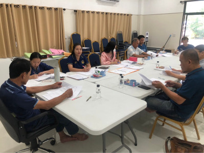 เข้าประชุมร่วมกับคณะกรรมการดำเนินการของสหกรณ์โคนมหริภุญชัย ... พารามิเตอร์รูปภาพ 1