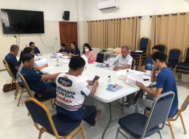 เข้าประชุมร่วมกับคณะกรรมการดำเนินการของสหกรณ์โคนมหริภุญชัย ... พารามิเตอร์รูปภาพ 1