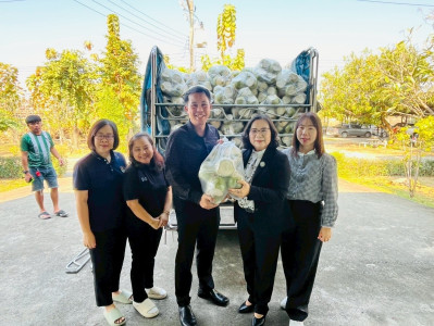 ช่วยกระจายผลผลิตมะพร้าวน้ำหอมของสหกรณ์การเกษตรบ้านแพ้ว ... Image 1