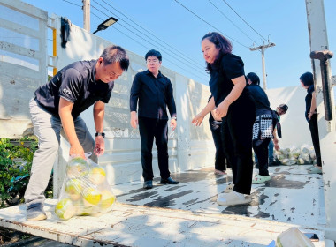 ช่วยกระจายผลผลิตมะพร้าวน้ำหอมของสหกรณ์การเกษตรบ้านแพ้ว ... Image 11