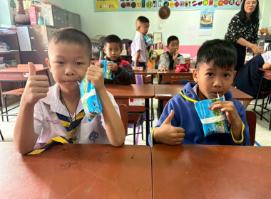 ลงพื้นที่ติดตามการดำเนินงานโครงการอาหารเสริม (นม) โรงเรียน ... Image 17