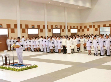 ร่วมพิธีวางพุ่มดอกไม้ถวายราชสักการะ ... Image 6