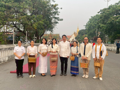 กิจกรรมทำบุญตักบาตรพระสงฆ์จำนวน 30 รูป ภายใต้โครงการ ... Image 1