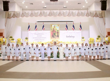 พิธีวางพุ่มดอกไม้ถวายราชสักการะเนื่องในวันที่ระลึกพระบาทสมเด็จพระพุทธยอดฟ้าจุฬาโลกมหาราช ... Image 5
