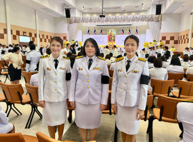 พิธีวางพุ่มดอกไม้ถวายราชสักการะเนื่องในวันที่ระลึกพระบาทสมเด็จพระพุทธยอดฟ้าจุฬาโลกมหาราช ... Image 6