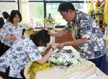 กิจกรรมสืบสานประเพณีสงกรานต์ “รดน้ำดำหัว ... Image 4