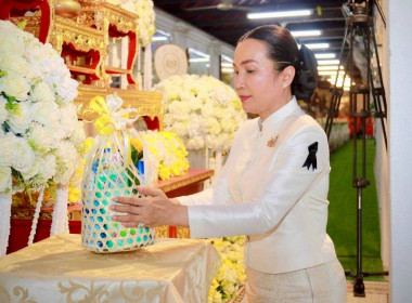 พิธีเจริญพุทธมนต์อบรมสมโภชน้ำสรงพระราชทานและเครื่องสักการะพระราชทาน ... Image 3