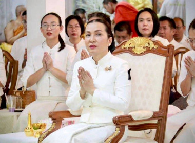 พิธีเจริญพุทธมนต์อบรมสมโภชน้ำสรงพระราชทานและเครื่องสักการะพระราชทาน ... Image 4