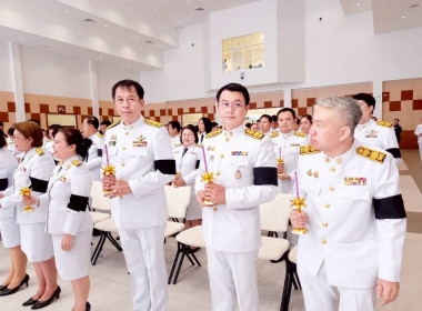 พิธีถวายเครื่องราชสักการะและวางพานพุ่ม ... Image 4