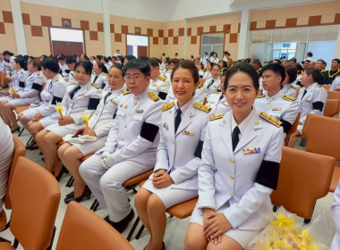 พิธีถวายเครื่องราชสักการะและวางพานพุ่ม ... Image 5