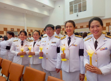 พิธีถวายเครื่องราชสักการะและวางพานพุ่ม ... Image 8