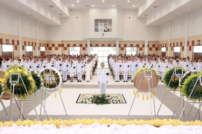 พิธีวางพวงมาลาถวายราชสักการะเนื่องในวันที่ระลึกวันคล้ายวันสวรรคตพระบาทสมเด็จพระปรเมนทรมหาอานันทมหิดล ... Image 1
