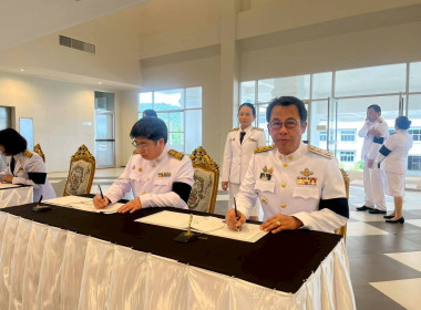 พีธีถวายน้ำสรงพระศพ และลงนามถวายความอาลัย เบื้องหน้าพระรูป ... Image 3