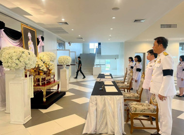 พีธีถวายน้ำสรงพระศพ และลงนามถวายความอาลัย เบื้องหน้าพระรูป ... Image 9