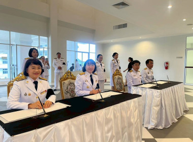พีธีถวายน้ำสรงพระศพ และลงนามถวายความอาลัย เบื้องหน้าพระรูป ... Image 7