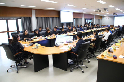 ประชุมคณะกรรมการเพื่อแก้ไขปัญหาเกษตรกรอันเนื่องมาจากผลิตผลการเกษตรระดับจังหวัด ... Image 1