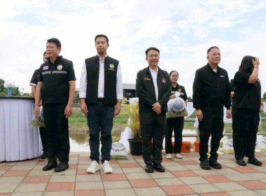 ลงพื้นที่ติดตามการบริหารจัดการน้ำและมอบปัจจัยการผลิตแก่เกษตรกร ... Image 16