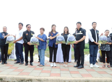 ลงพื้นที่ติดตามการบริหารจัดการน้ำและมอบปัจจัยการผลิตแก่เกษตรกร ... Image 17
