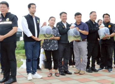 ลงพื้นที่ติดตามการบริหารจัดการน้ำและมอบปัจจัยการผลิตแก่เกษตรกร ... Image 18