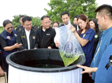 ลงพื้นที่ติดตามการบริหารจัดการน้ำและมอบปัจจัยการผลิตแก่เกษตรกร ... Image 28