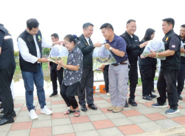 ลงพื้นที่ติดตามการบริหารจัดการน้ำและมอบปัจจัยการผลิตแก่เกษตรกร ... Image 32