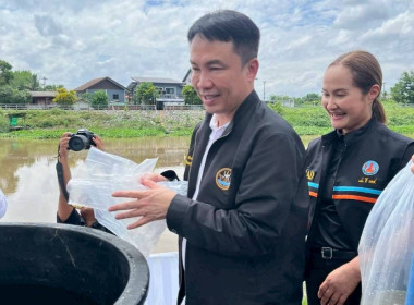 ลงพื้นที่ติดตามการบริหารจัดการน้ำและมอบปัจจัยการผลิตแก่เกษตรกร ... Image 33