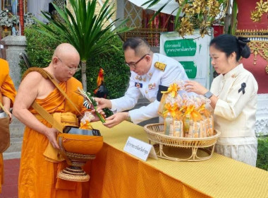 เจริญพระพุทธมนต์และทำบุญตักบาตรถวายพระราชกุศล Image 1