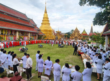 เจริญพระพุทธมนต์และทำบุญตักบาตรถวายพระราชกุศล Image 11