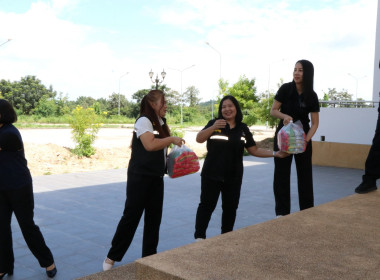 ร่วมส่งมอบสิ่งของอุปโภคบริโภคและข้าวสาร ... Image 11