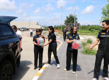 ร่วมส่งมอบสิ่งของอุปโภคบริโภคและข้าวสาร ... Image 3