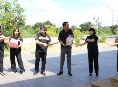 ร่วมส่งมอบสิ่งของอุปโภคบริโภคและข้าวสาร ... Image 5