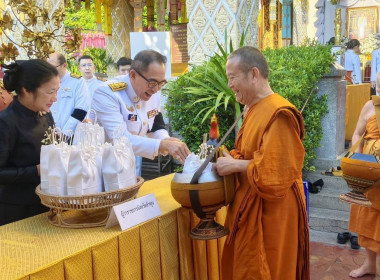 ทำบุญตักบาตรสวดพระพุทธมนต์ ถวายเป็นพระราชกุศล พารามิเตอร์รูปภาพ 4
